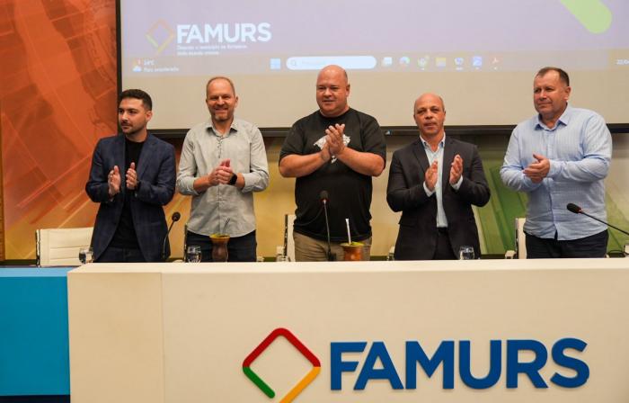 Ique Vedovato assume a presidência da Famurs