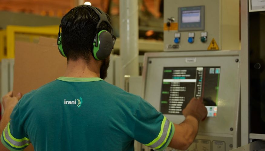 Irani reforça aposta em inovação aberta durante o Startup Summit 2026